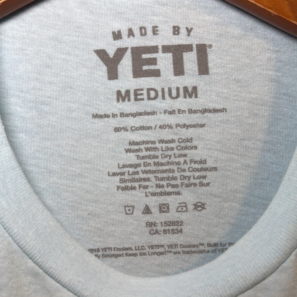 Yeti Men's Light Blue Short Sleeve Logo Badge Graphic Tshirt Size Medium VGUC - Picture 4 of 8